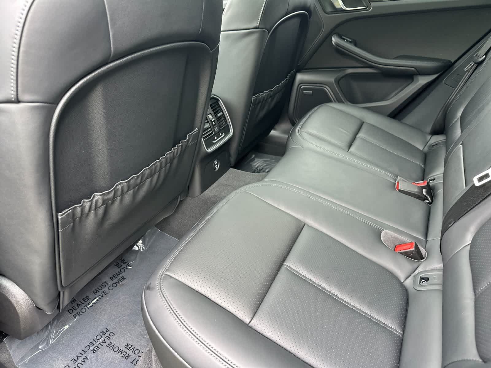 Certified 2026 Porsche Macan AWD/4WD image 13
