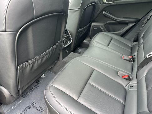 Certified 2026 Porsche Macan AWD/4WD image 13