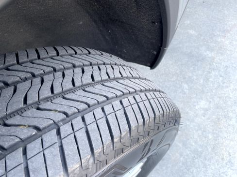 Used 2023 Chevrolet Traverse LT AWD/4WD image 7