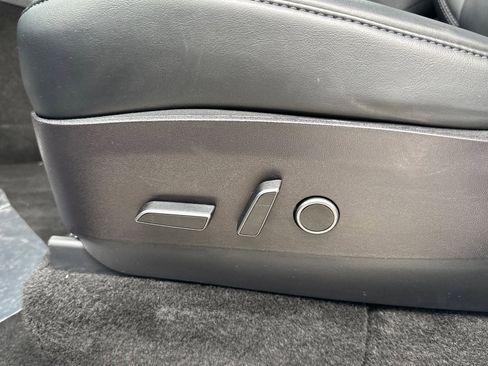 Used 2021 Tesla Model Y Performance image 12