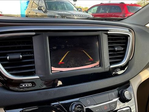 Used 2022 Chrysler Voyager LX FWD image 14