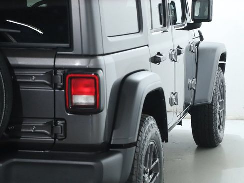 Used 2025 Jeep Wrangler Unlimited Sport AWD/4WD image 45