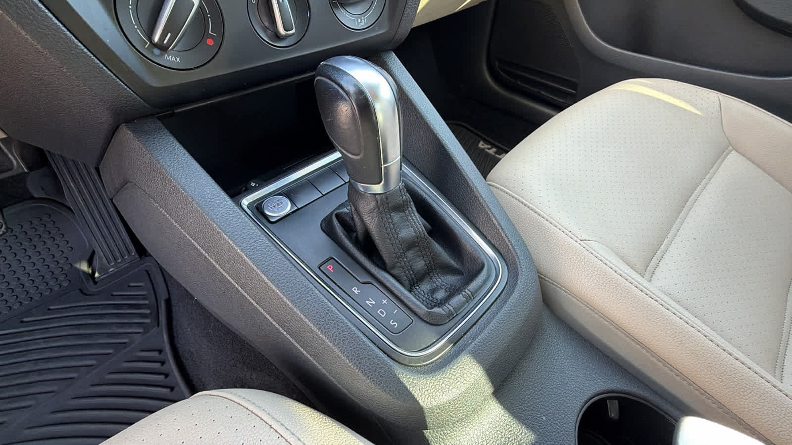 Used 2018 Volkswagen Jetta SE FWD image 13