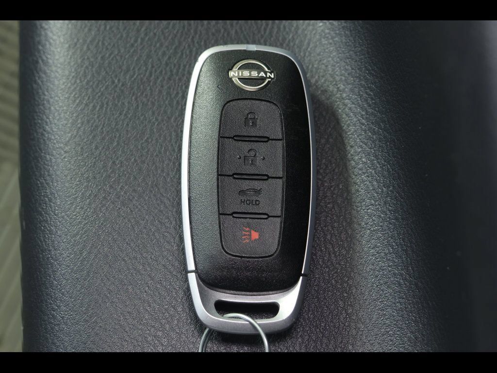 Used 2025 Nissan Versa SV FWD image 9