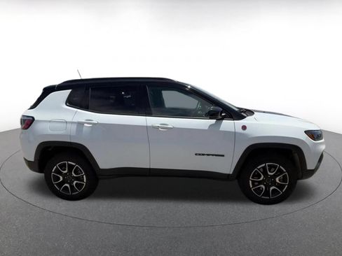 Used 2025 Jeep Compass Trailhawk w/ Trailer Tow Group AWD/4WD image 16