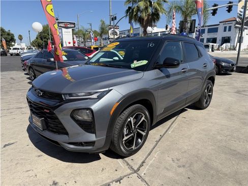 Used 2021 Chevrolet TrailBlazer RS w/ Technology Package FWD image 3