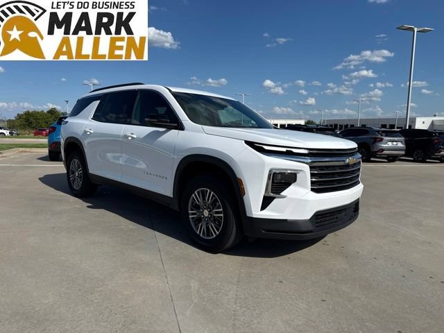 Used 2025 Chevrolet Traverse LT FWD image 1