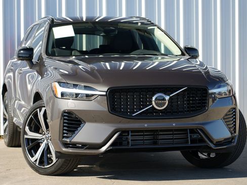 Used 2024 Volvo XC60 T8 Ultimate w/ Protection Package Premier image 4