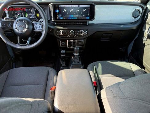 Used 2024 Jeep Wrangler Unlimited w/ Convenience Group AWD/4WD image 12
