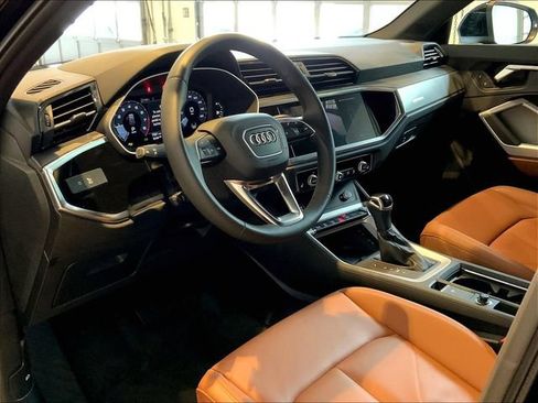 Used 2025 Audi Q3 2.0T Premium w/ Convenience Package AWD/4WD image 4