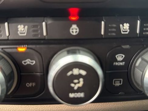 Used 2019 RAM 1500 Laramie AWD/4WD image 30