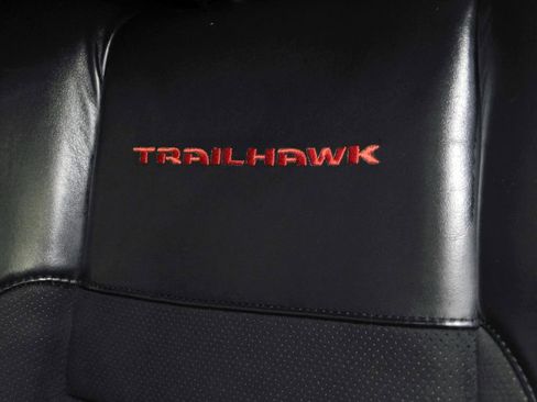 Used 2021 Jeep Grand Cherokee Trailhawk w/ Premium Lighting Group AWD/4WD image 40