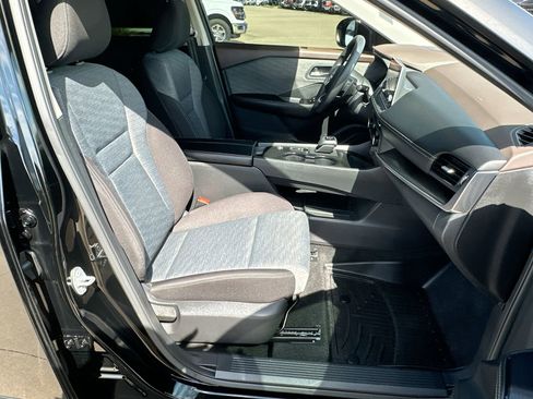 Used 2023 Nissan Rogue SV image 23