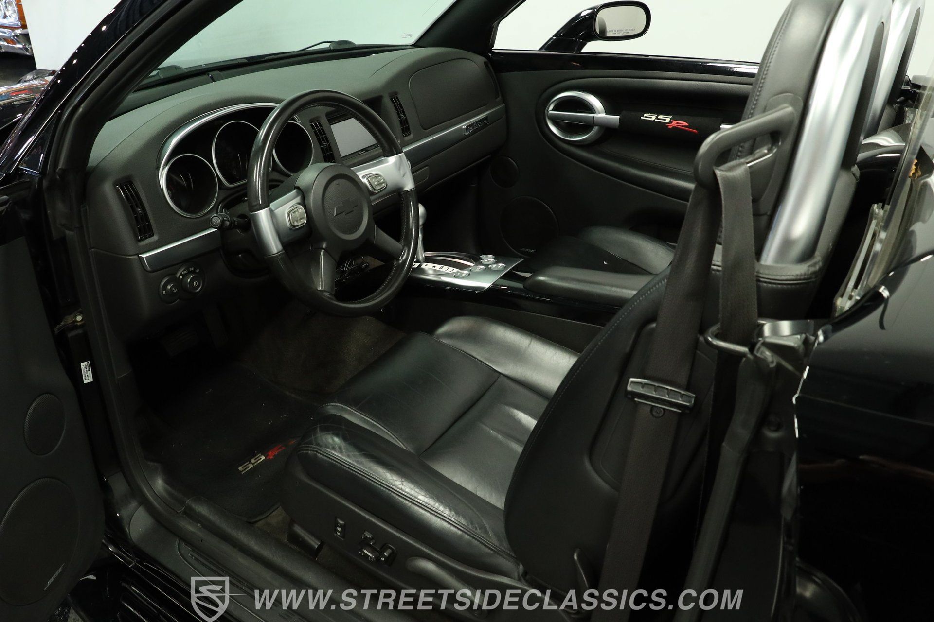 Used 2004 Chevrolet SSR w/ Preferred Equipment Group RWD image 4