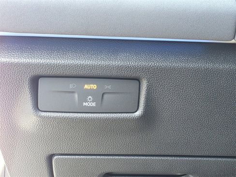 New 2026 Volkswagen Tiguan SE R-Line image 17