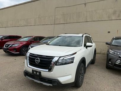 Used 2024 Nissan Pathfinder SV