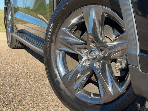 Used 2019 Toyota Highlander Limited Platinum image 2