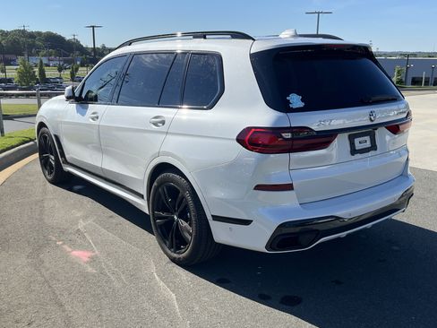 Used 2022 BMW X7 xDrive40i w/ M Sport Package AWD/4WD image 8