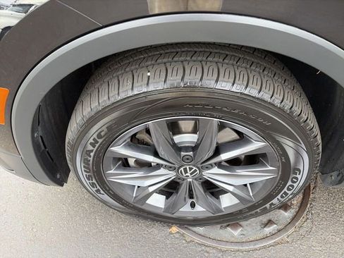 Used 2022 Volkswagen Tiguan SE AWD/4WD image 10
