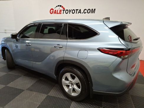 Used 2022 Toyota Highlander LE image 8
