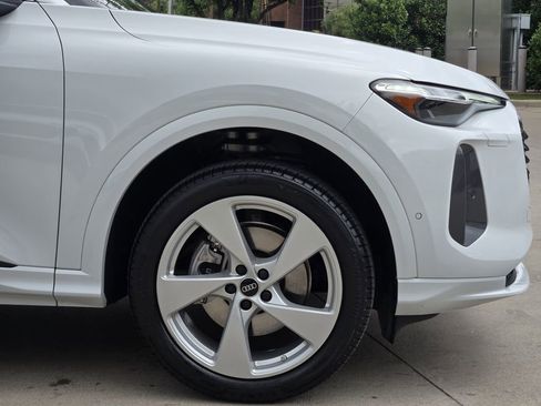 Certified 2025 Audi Q5 Premium Plus w/ Premium Plus AWD/4WD image 13