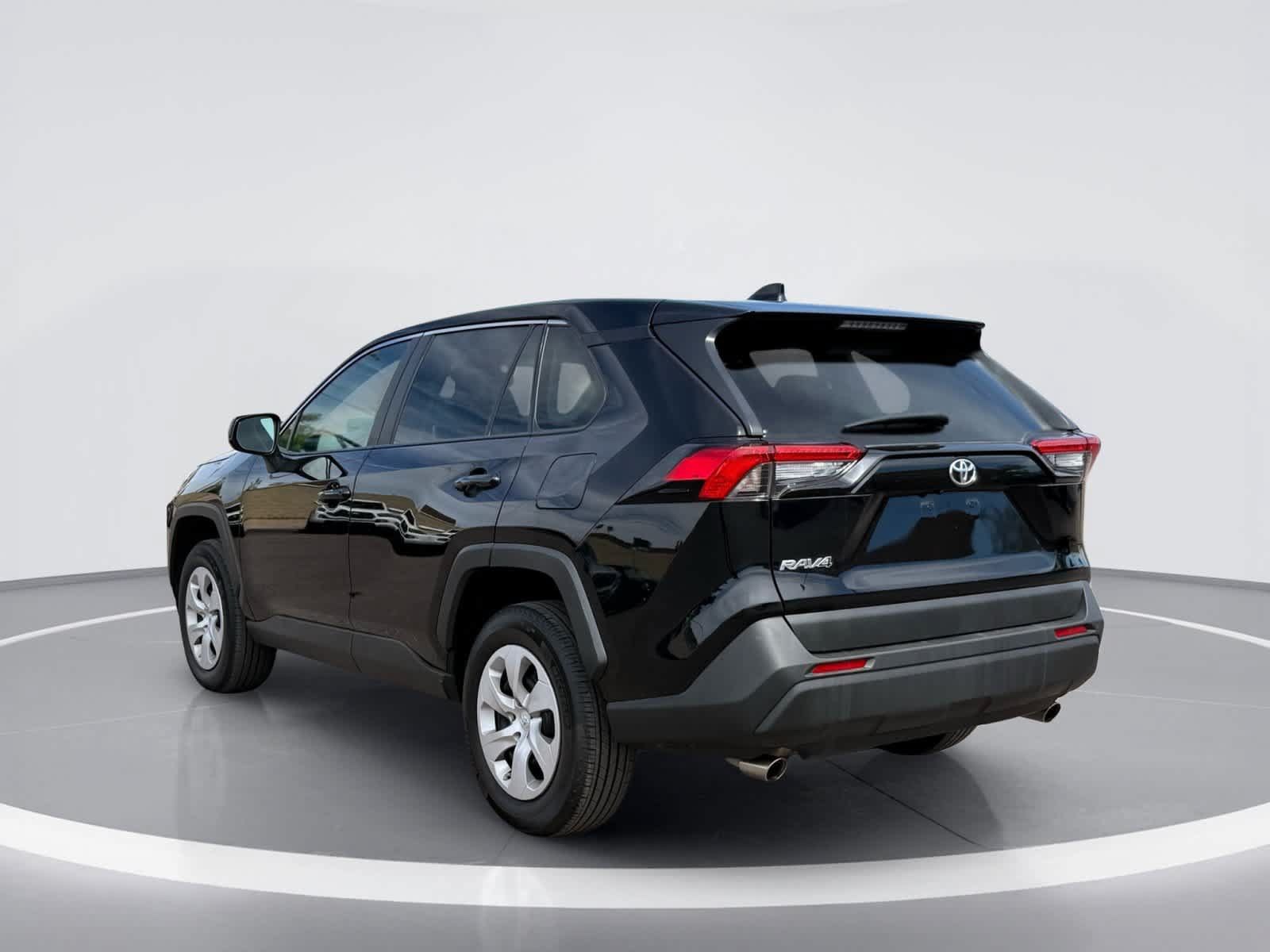 Used 2025 Toyota RAV4 LE AWD/4WD image 4