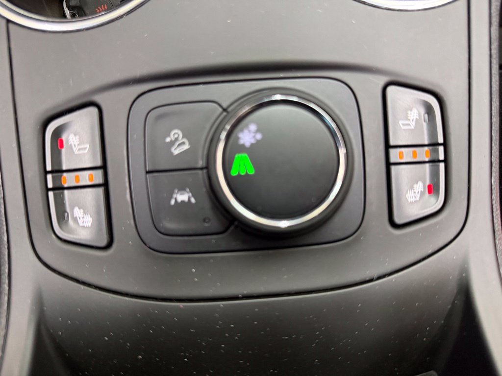 Used 2022 GMC Terrain SLE w/ Driver Convenience Package FWD image 28