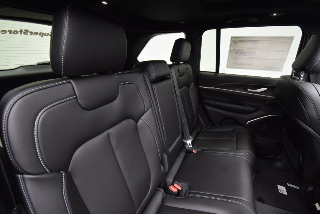 New 2026 Jeep Grand Cherokee Limited AWD/4WD image 19