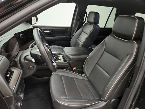 Used 2025 Chevrolet Tahoe Premier RWD image 19