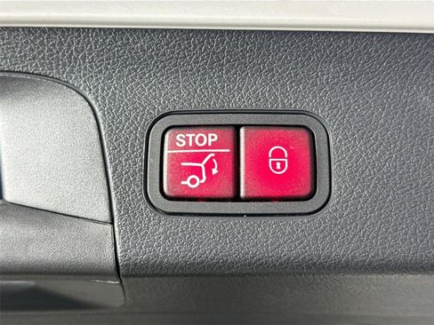 Used 2024 Mercedes-Benz GLS 450 4MATIC w/ AMG Line Exterior image 43