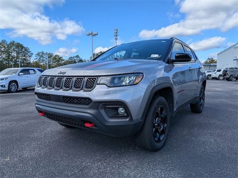 Used 2023 Jeep Compass Trailhawk image 8