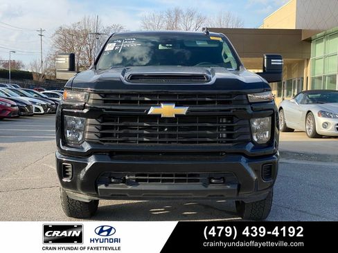 Used 2024 Chevrolet Silverado 2500 Custom w/ Custom Value Package image 2
