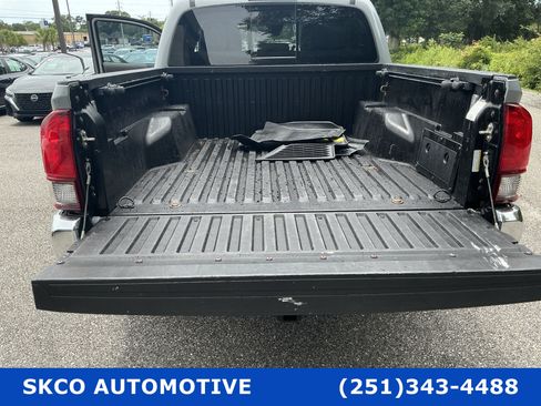 Used 2020 Toyota Tacoma SR5 RWD image 21