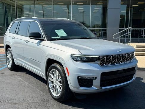 Used 2023 Jeep Grand Cherokee L Summit w/ Luxury Tech Group V AWD/4WD image 2