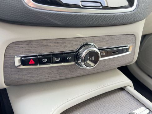 Certified 2023 Volvo XC90 B6 Plus w/ Protection Package image 18