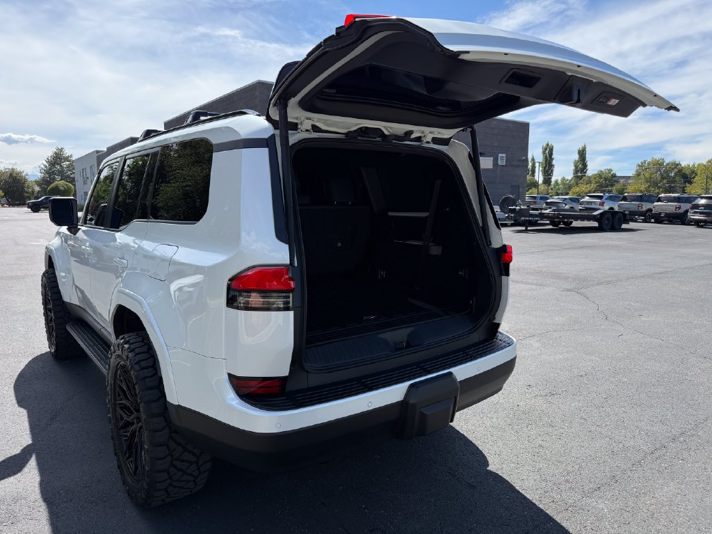 Used 2024 Lexus GX 550 w/ Cold Area Package AWD/4WD image 13