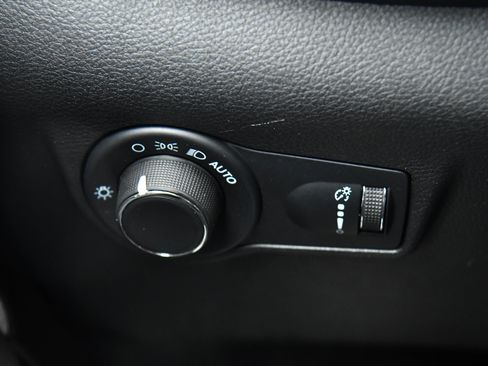 Used 2023 Jeep Compass Sport image 34