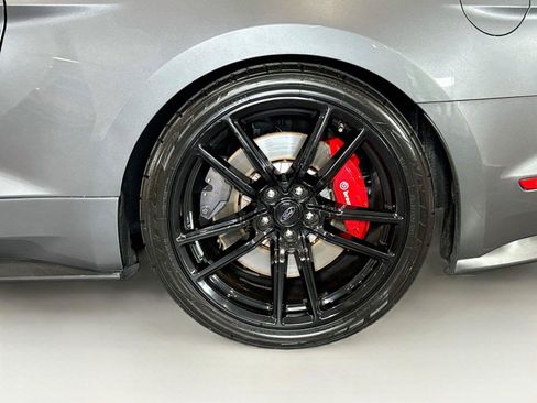 Used 2021 Ford Mustang Shelby GT500 w/ Technology Package RWD image 34