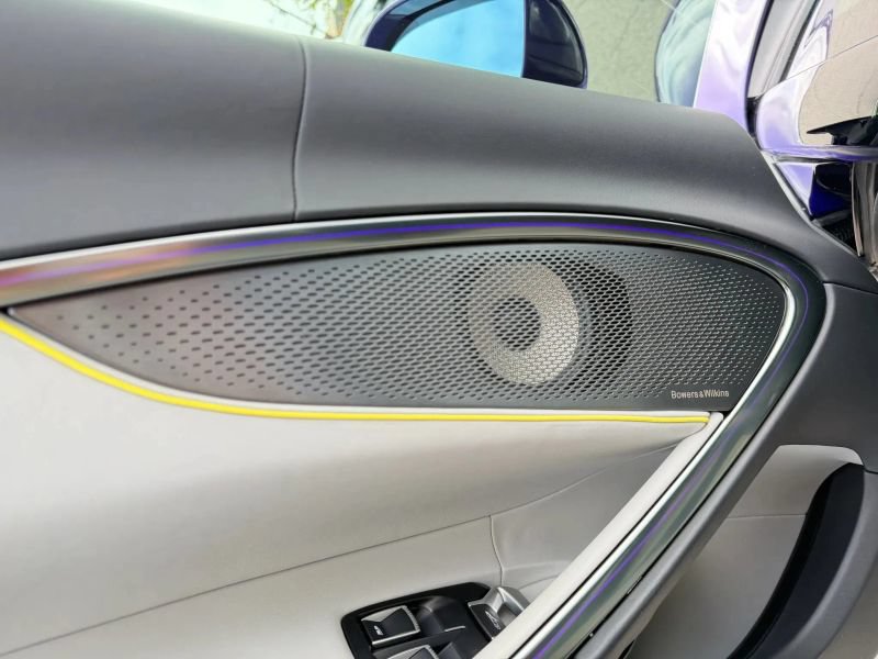 Used 2023 McLaren Artura RWD image 11