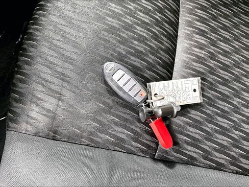 Used 2019 Nissan Rogue SV image 10