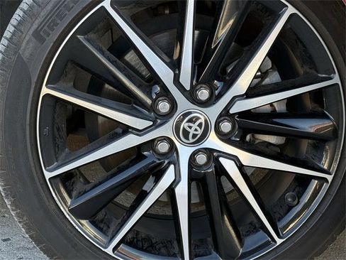 Used 2021 Toyota Camry SE image 9