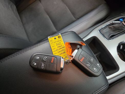 Used 2022 Jeep Grand Cherokee Laredo X AWD/4WD image 13