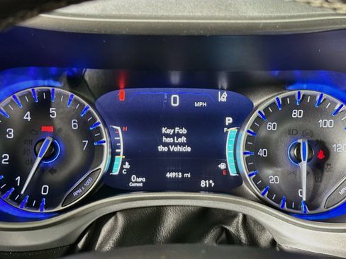Used 2024 Chrysler Pacifica Touring FWD image 13