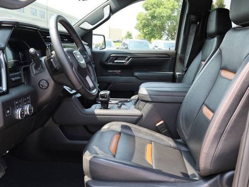 Used 2025 GMC Sierra 1500 AT4 w/ AT4 Premium Package AWD/4WD image 13