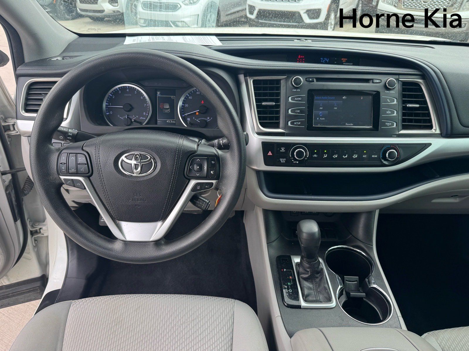 Used 2018 Toyota Highlander LE FWD image 16