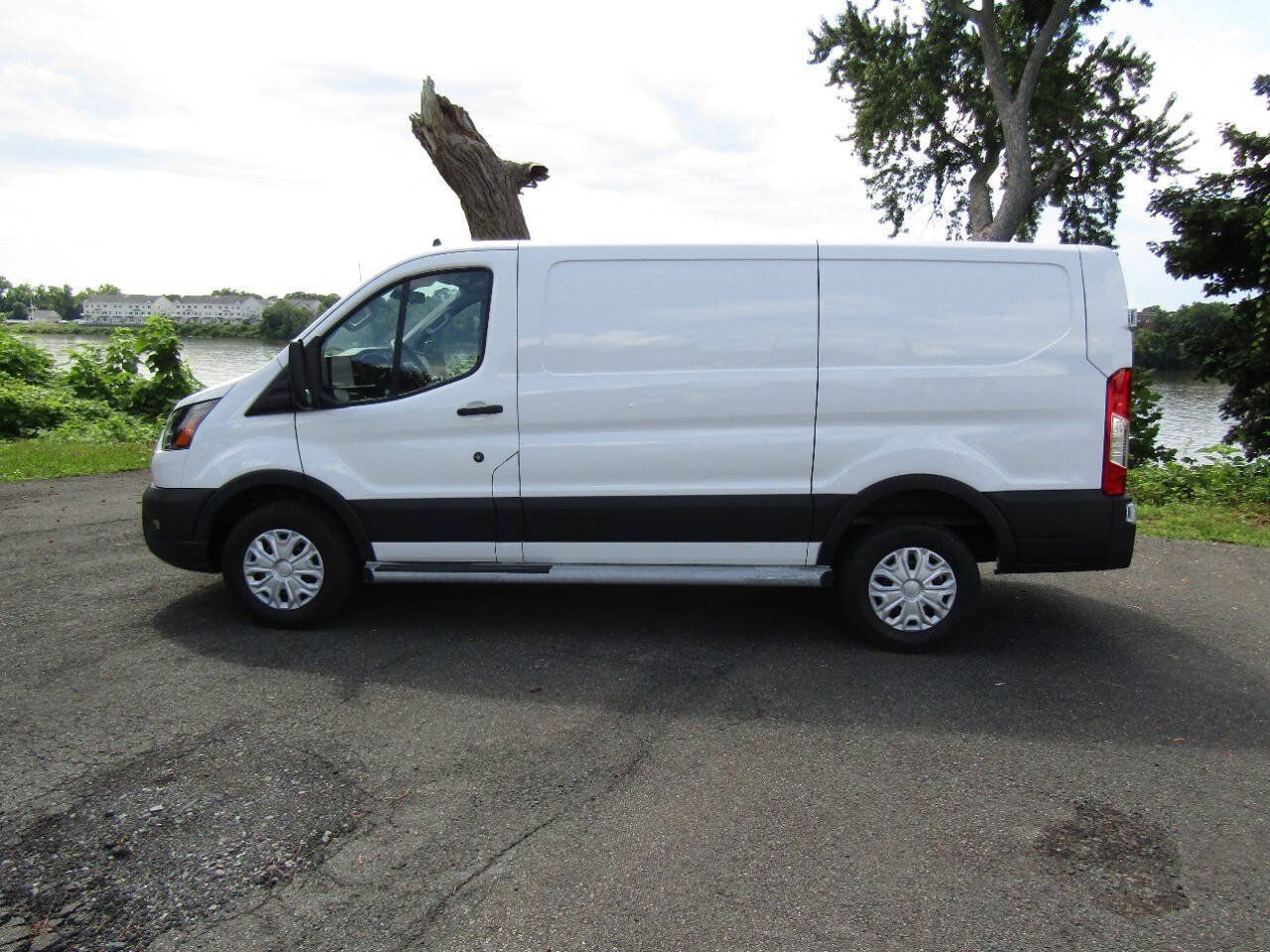 Used 2024 Ford Transit 250 Low Roof w/ Exterior Upgrade Package RWD image 4
