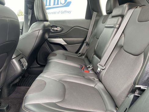 Used 2018 Jeep Cherokee Latitude Plus w/ Comfort/Convenience Group image 11