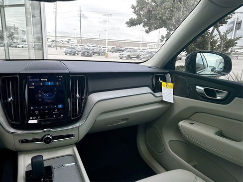 Used 2025 Volvo XC60 T8 Plus w/ Protection Package Premier image 24