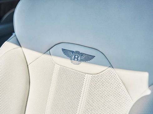 Used 2025 Bentley Bentayga Extended Wheelbase AWD/4WD image 45