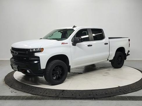 Used 2019 Chevrolet Silverado 1500 LT Trail Boss w/ Convenience Package AWD/4WD image 3